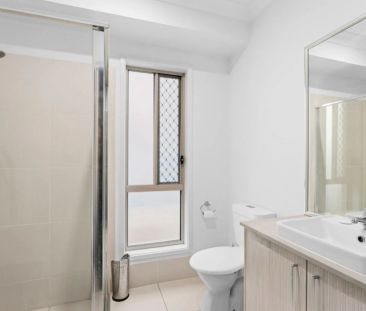 Charming Family Home in Flagstone - Photo 4