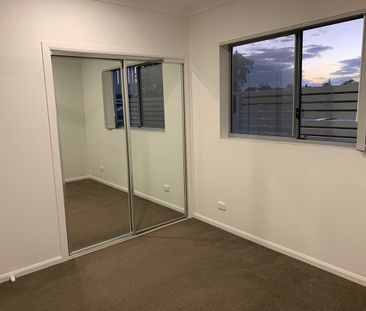 Prime Location - Spacious 2 Bedroom Apartment - Photo 4