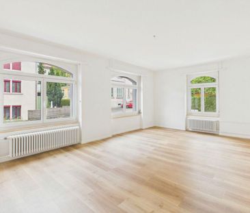 Teilsanierte 2.5-Zimmerwohnung an guter Lage mit hervorragender ÖV-... - Photo 2