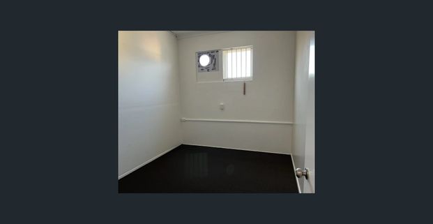 Recently renovated three bedroom home!! - Photo 1