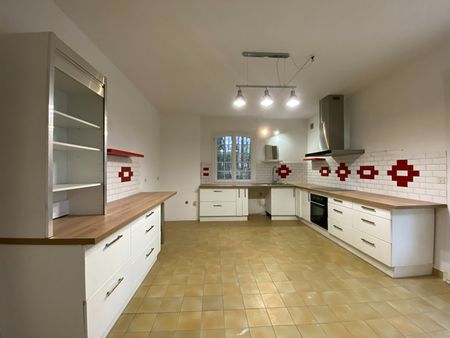 ISLE, GRANDE Maison de 260m² avec 6 chambres, garage double, jardin clos et sous-sol ! - Photo 2
