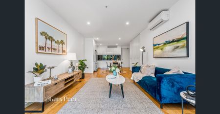 Courtyard entertainer in a luxurious boutique block - Photo 5