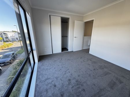 Modern Living in a Prime Location – 2-Bedroom Townhouse - Photo 4