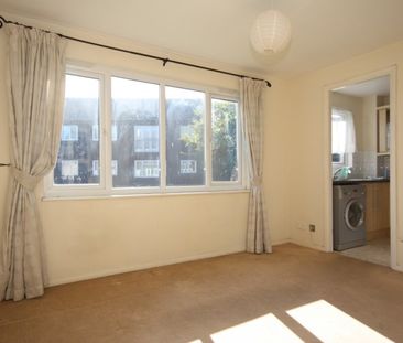 Hallington Close, Woking - Photo 6