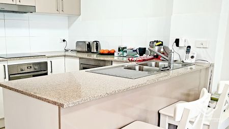 Generous 1 Bedroom Apartment plus Large Multi- Use Room - Photo 3