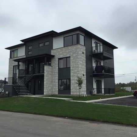 Tres Beau 4 1/2 à louer - Photo 4