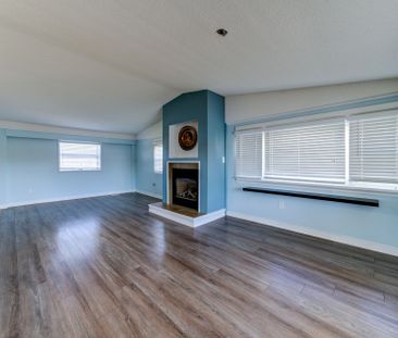 For Lease - 15 Willow Street Unit# 2nd Floor Apartment, Wasaga Beac... - Photo 2