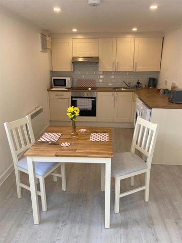 1 bedroom semi-detached house to rent - Photo 4