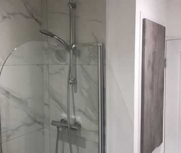 1 Bed End Terrace, Haleys Yard, LS13 - Photo 6