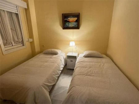 Apartamento de alquiler en Cuatro Pinos - El Carmen - Photo 2