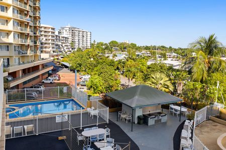 Spacious 1-Bedroom Apartment in Cullen Bay! - Photo 3