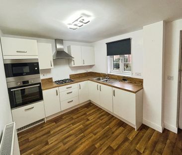 2 bedroom terraced house to rent - Photo 4