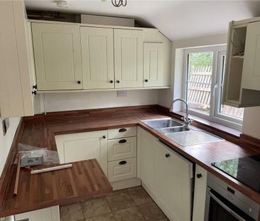 2 bedroom semi-detached house to rent - Photo 5