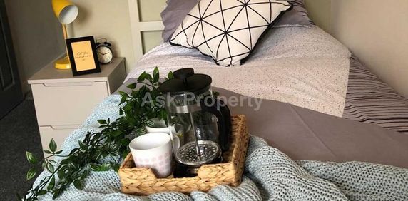 1 bedroom in a house share to rent - Photo 2