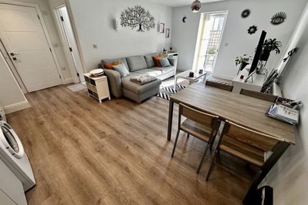 Albert Road, BOURNEMOUTH - Photo 3