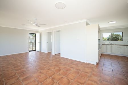 THREE BEDROOM UNIT WITH WATER VIEWS - Photo 3