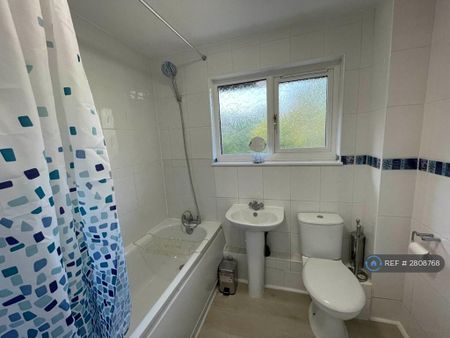 3 bedroom detached house to rent - Photo 3