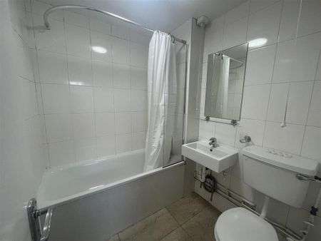 4 bedroom flat to rent - Photo 5