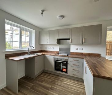 3 bedroom semi-detached house to rent - Photo 6