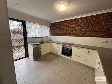 Neat & Tidy Townhouse Just for you - Photo 5