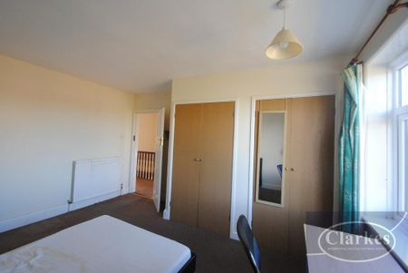 5 bedroom detached house to rent - Photo 4