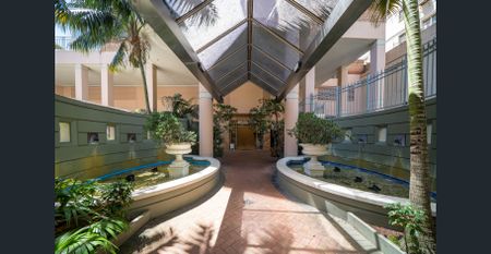 Stylish oversized apartment in resort like setting - Photo 2