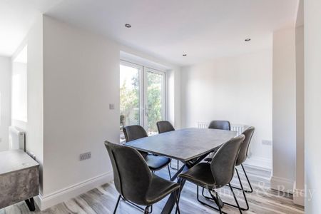 5 bedroom semi-detached house to rent - Photo 2