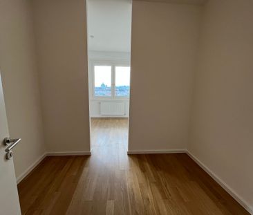 Stadtblick auf 3 Zimmern mit kleinem Balkon im 9. Stock direkt am M... - Photo 2