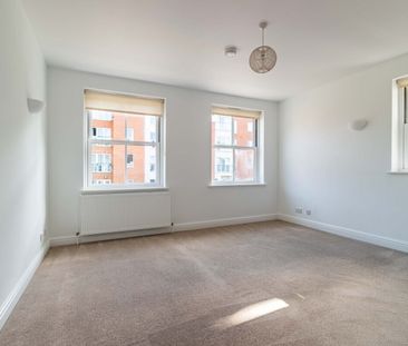 Available unfurnished from 08/12/2025 - Photo 3