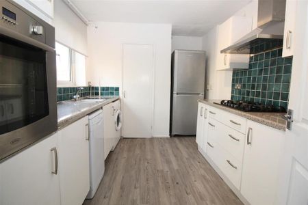 2 bedroom maisonette to rent - Photo 4