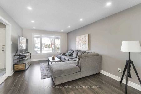 17 Mikado Crescent #Upper Level - Photo 4