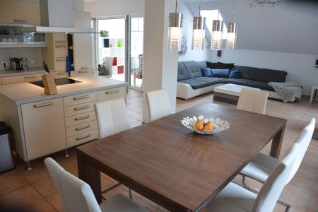 STILVOLLE MANSARDENWOHNUNG IN RUHIGER SIEDLUNGSLAGE VON GARSTEN - Foto 3