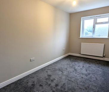 Batten Avenue, Woking - 3 bedrooms Property for lettings - Seymours - Photo 3