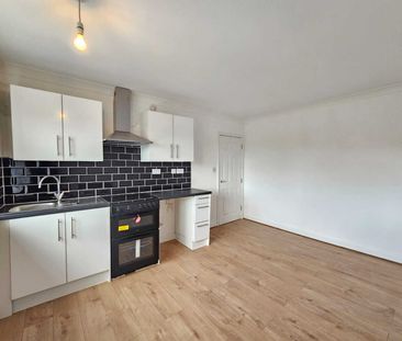 Allan Grove, Romsey - Photo 1