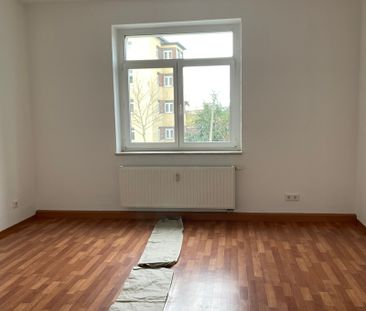 Frisch sanierte 3-Raum-Wohnung mit Balkon, Dusche und Badewanne - Photo 4