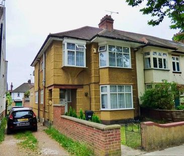 Boston Manor Road, TW8 - Photo 2