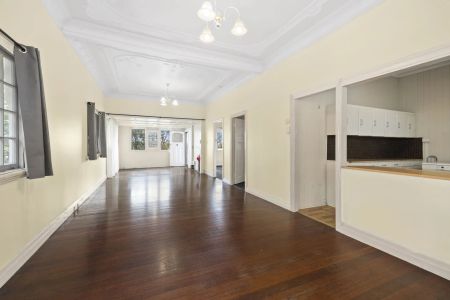 3 bedroom home with sleepout and large yard in perfect location - Photo 2