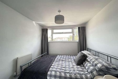 Shinfield, Reading, RG2 - Photo 2