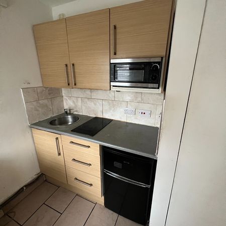 Studio Flat, Ethelbert Gardens, IG2 - Photo 3