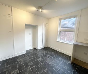2 bedroom maisonette to rent - Photo 6