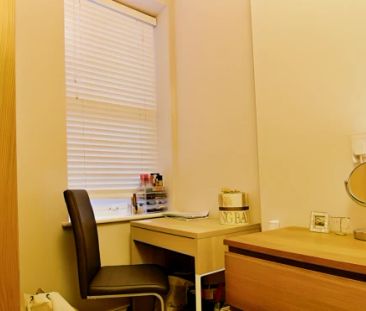 6 Bed 2 Bath - Photo 5