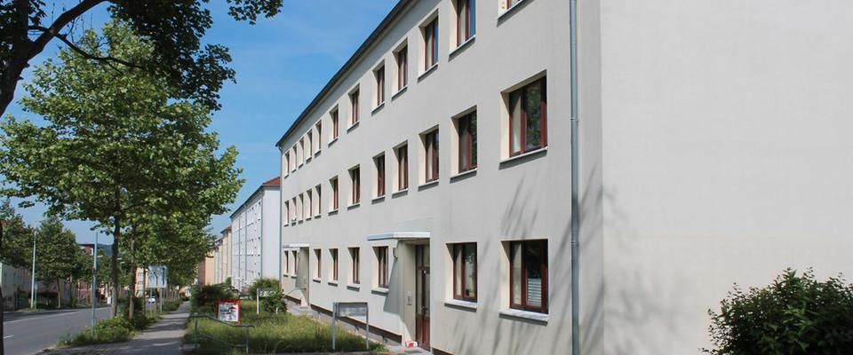 Sanierte 3-Raum-Wohnung mit Badewanne und Balkon - Photo 1