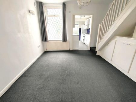2 bedroom end of terrace house to rent - Photo 3