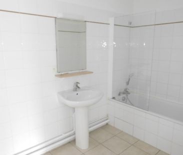 Location Appartement 4 pièces 82m² LA MOTTE SERVOLEX 73290 - Photo 3