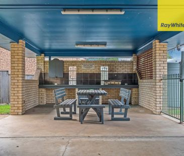 Brilliantly Located Townhouse with Solar - Photo 6