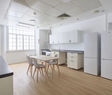 Room in a shared 6-bedroom apartment for rent in Lisbon, bills incl... - Photo 5