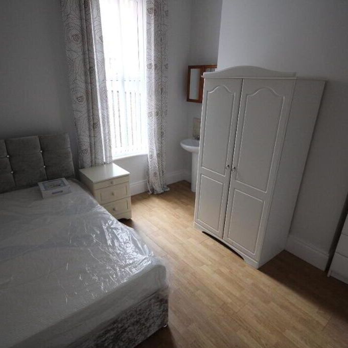 Rooms 1,2,3, 4,5,6. 7, 12 Malone Avenue, Belfast, BT9 6ER - Photo 1