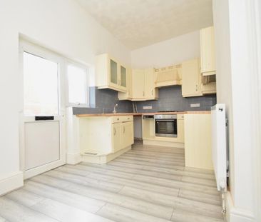 2 bedroom end of terrace house to rent - Photo 3