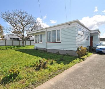 Cozy Home, Handy Waiwhetu Location - Photo 3