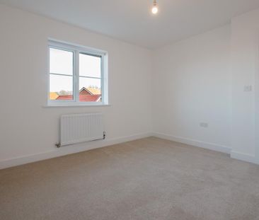 4 bedroom detached house to rent - Photo 2